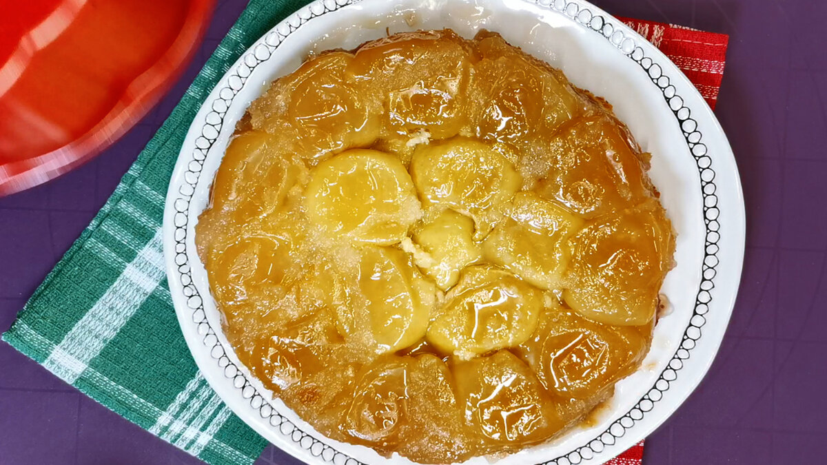 "Прозрачный янтарный" пирог с яблоками