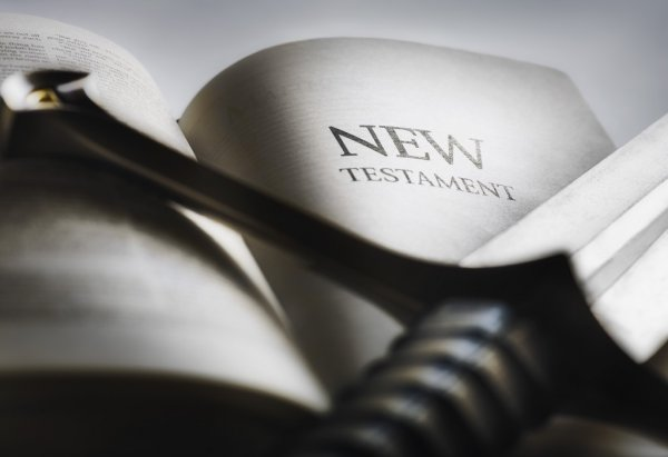 Интересный факт: Найти красивую фотографию нового завета оказалось куда сложнее, чем я думала
