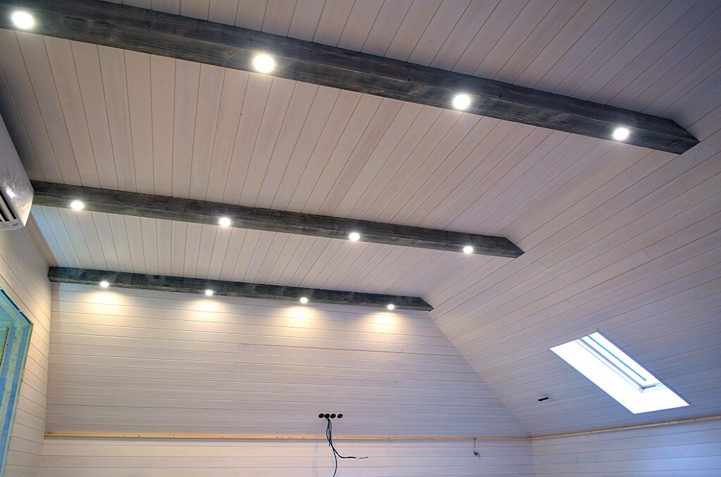 Отделка вагонкой и фальшбалками