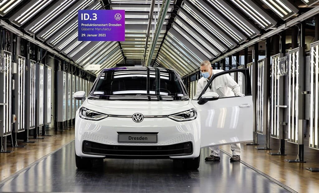 На "Transparent Factory" в Дрездене стартовало производство ID.3 - фото Volkswagen