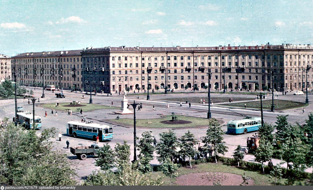 Площадь Черняховского 1966, Россия, Воронеж, Центральный район. Автор фото не известен. Фото взято с интернет ресурса "Большой Воронежский форум".
Источник: http://transphoto.ru/photo/883839/. Фото с сайта: https://pastvu.com/p/421679