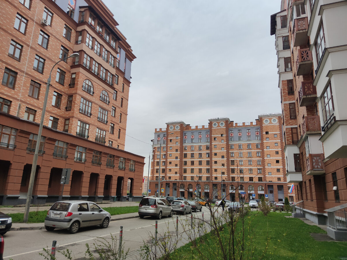 Вот такой прекрасный район. Вид с крыльца моего подъезда