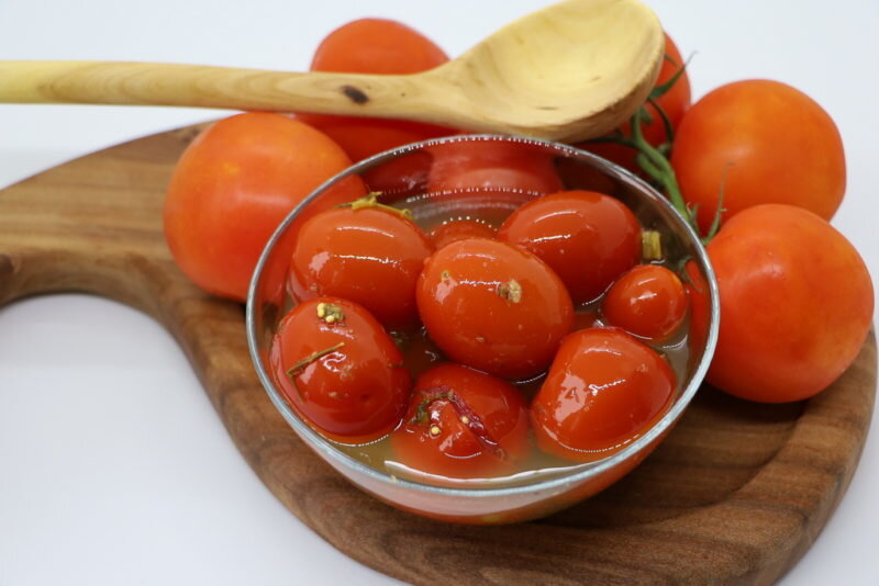 Консервация томатов. Иллюстрация для статьи используется по стандартной лицензии ©dachnyedela.ru