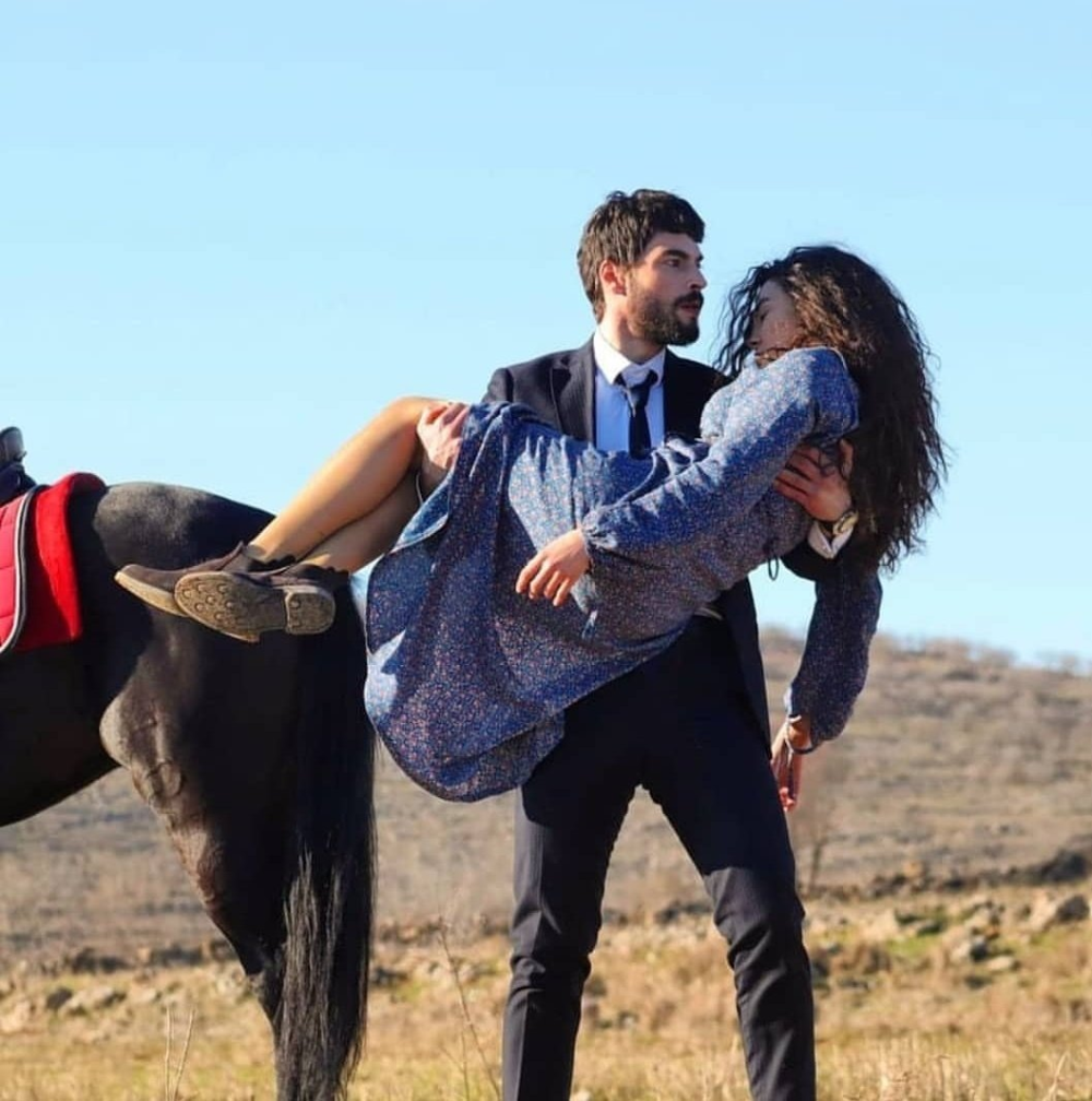 Ветреный танец турецкий. Миран Рейян турецкий сериал. Ветреный турецкий сериал Миран. Реян и Миран. Ветреный турецкий сериал Миран Асланбей.