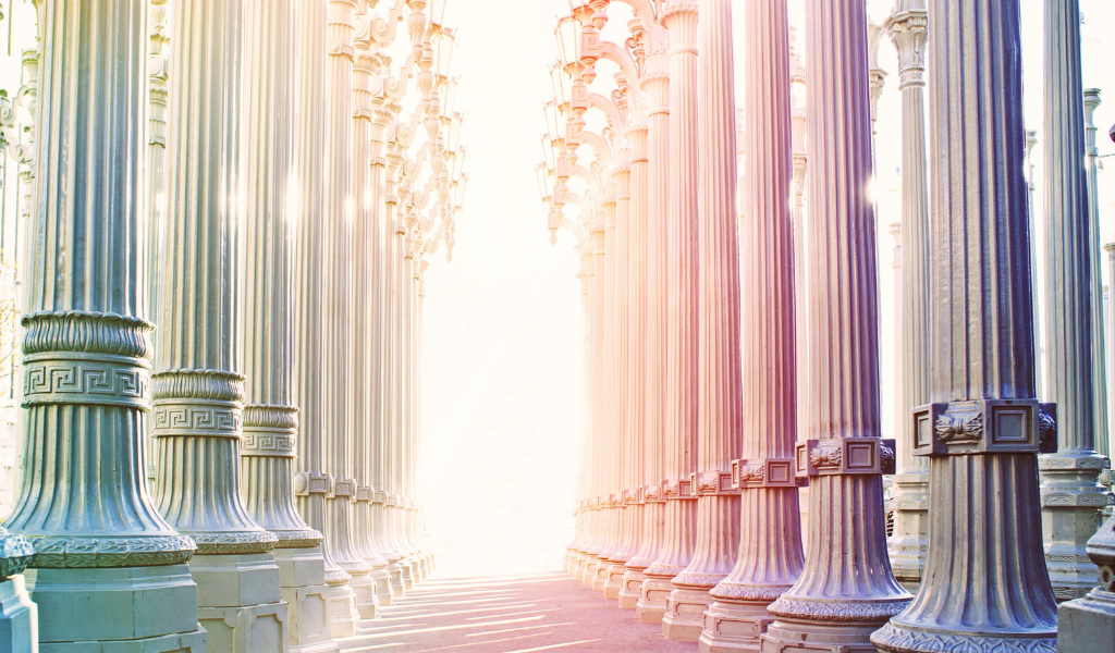 От него "распространялось вокруг яркое сияние..."