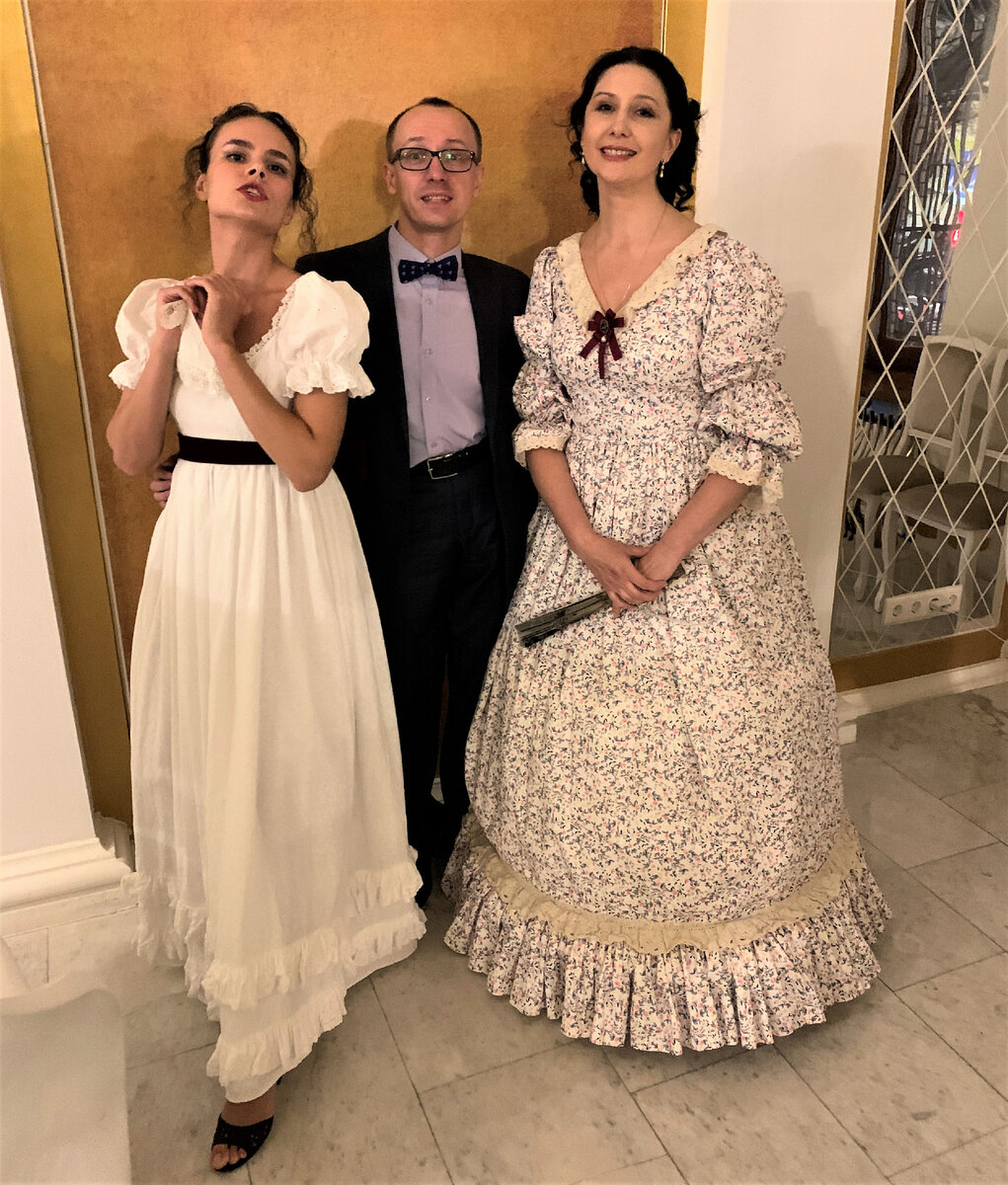 "А дочка городничего очень недурна, да и матушка такая, что еще можно бы…" - Хлестаков.