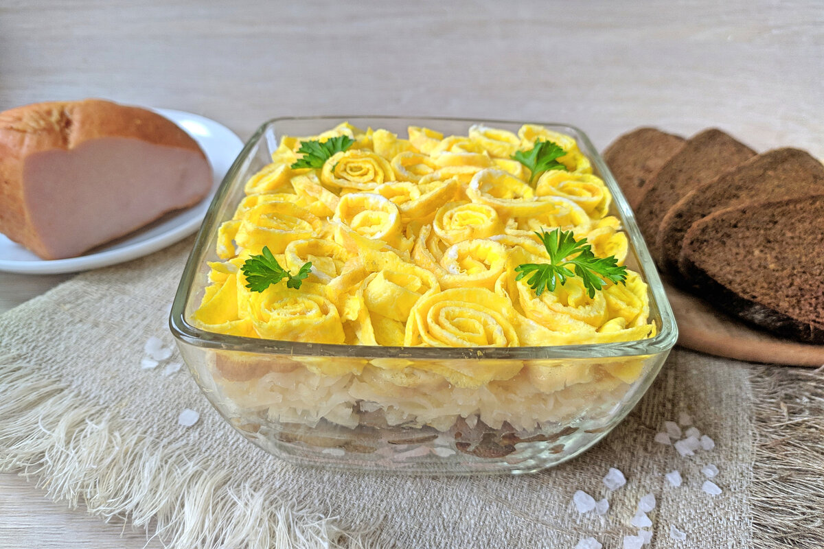 Салат с ветчиной и грибами