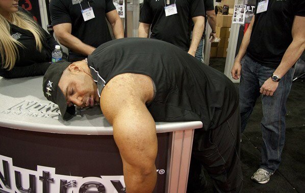 Рули наелся и спит