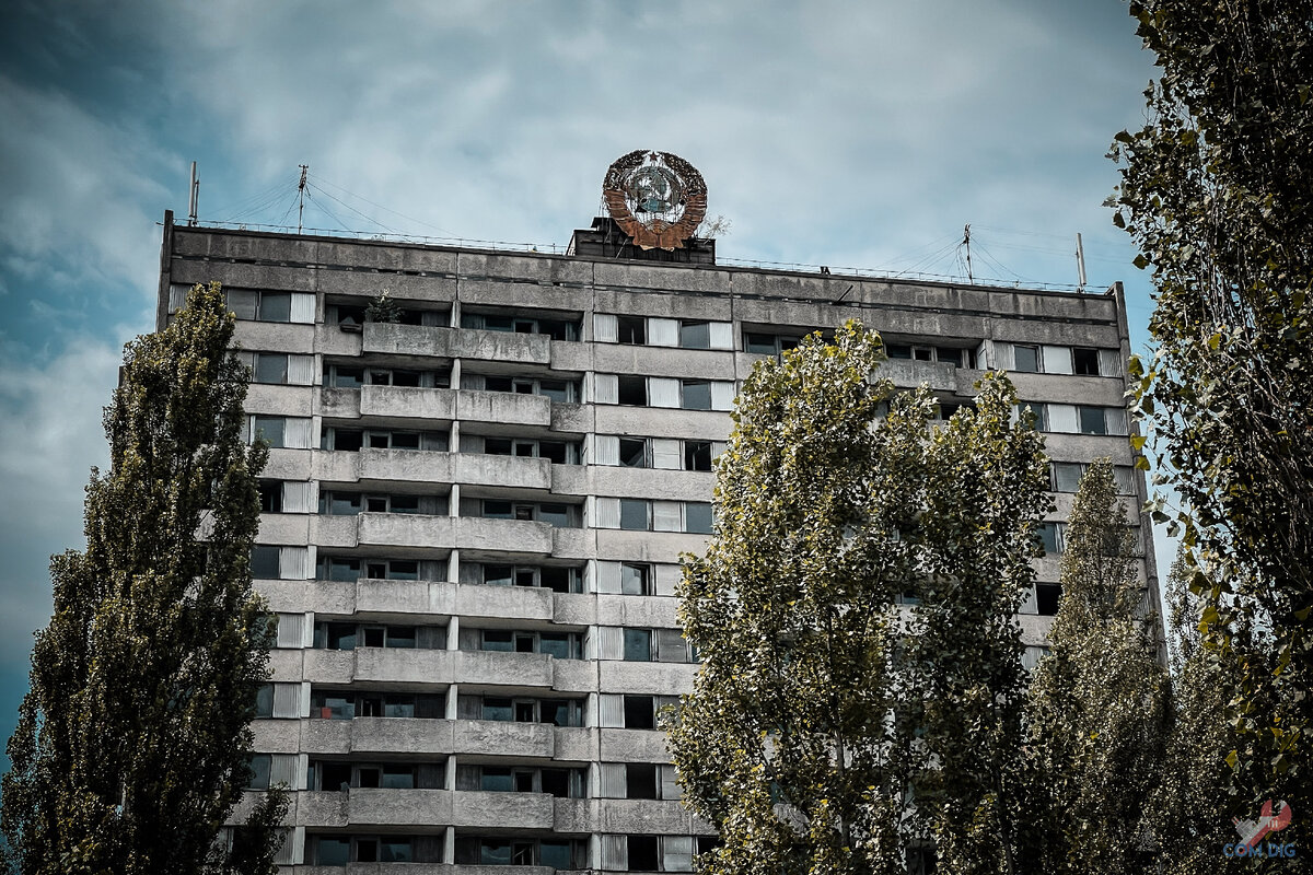 Гербовая шестнадцатиэтажка в центре Припяти. 