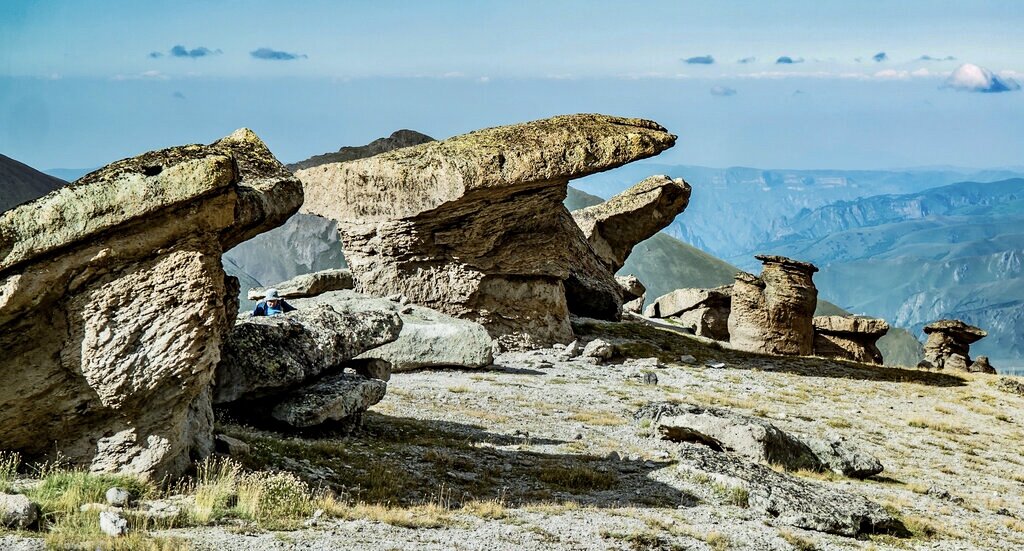 Источник: https://yandex.ru/maps/org/kamennyye_griby_elbrusa/80076511001/?ll=42.499665%2C43.403936&z=17
