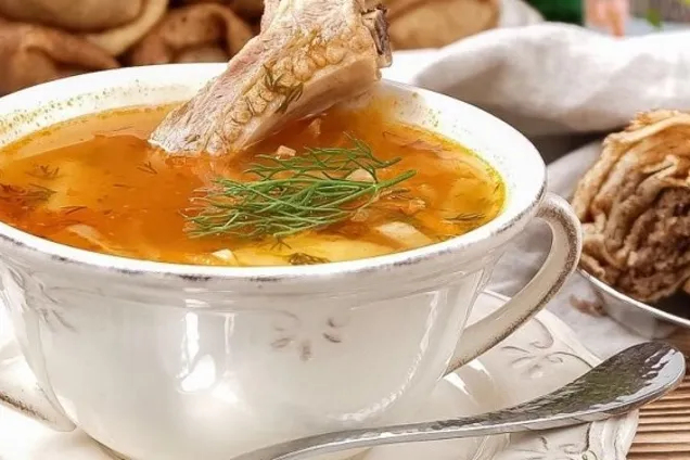 Щи из свежей капусты на свинине 