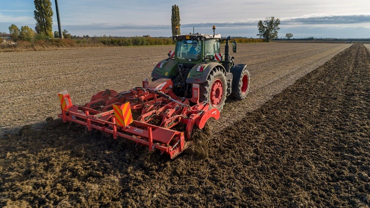 Новый глубокорыхлитель Maschio Gaspardo Artiglio F Hydro в работе 