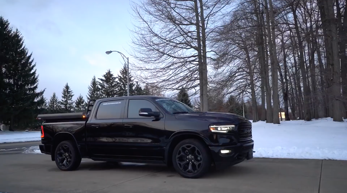 Подержанный RAM 1500 Limited, пакет Black Appearance