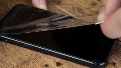 100% способ наклеить пленку на экран телефона без пузырей ...