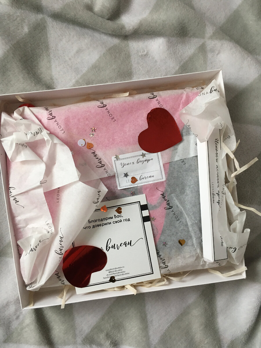 Так уж красиво упаковано, я не могу! В наборе планер и ручка.