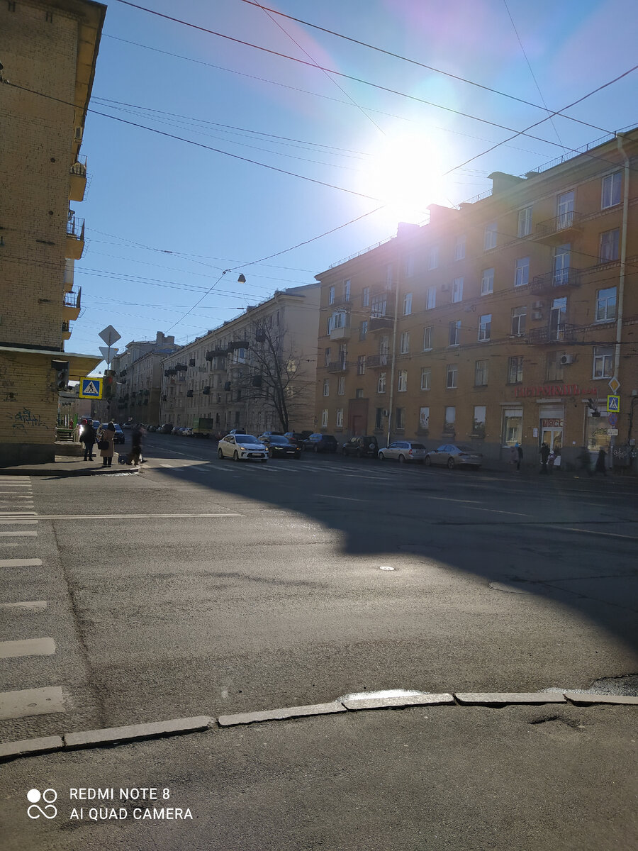 Петербург. Василеостровский район. Улица Гаванская. Недалеко отсюда порт. 