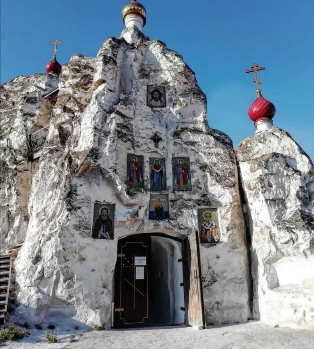 Спасский монастырь в Костомарово