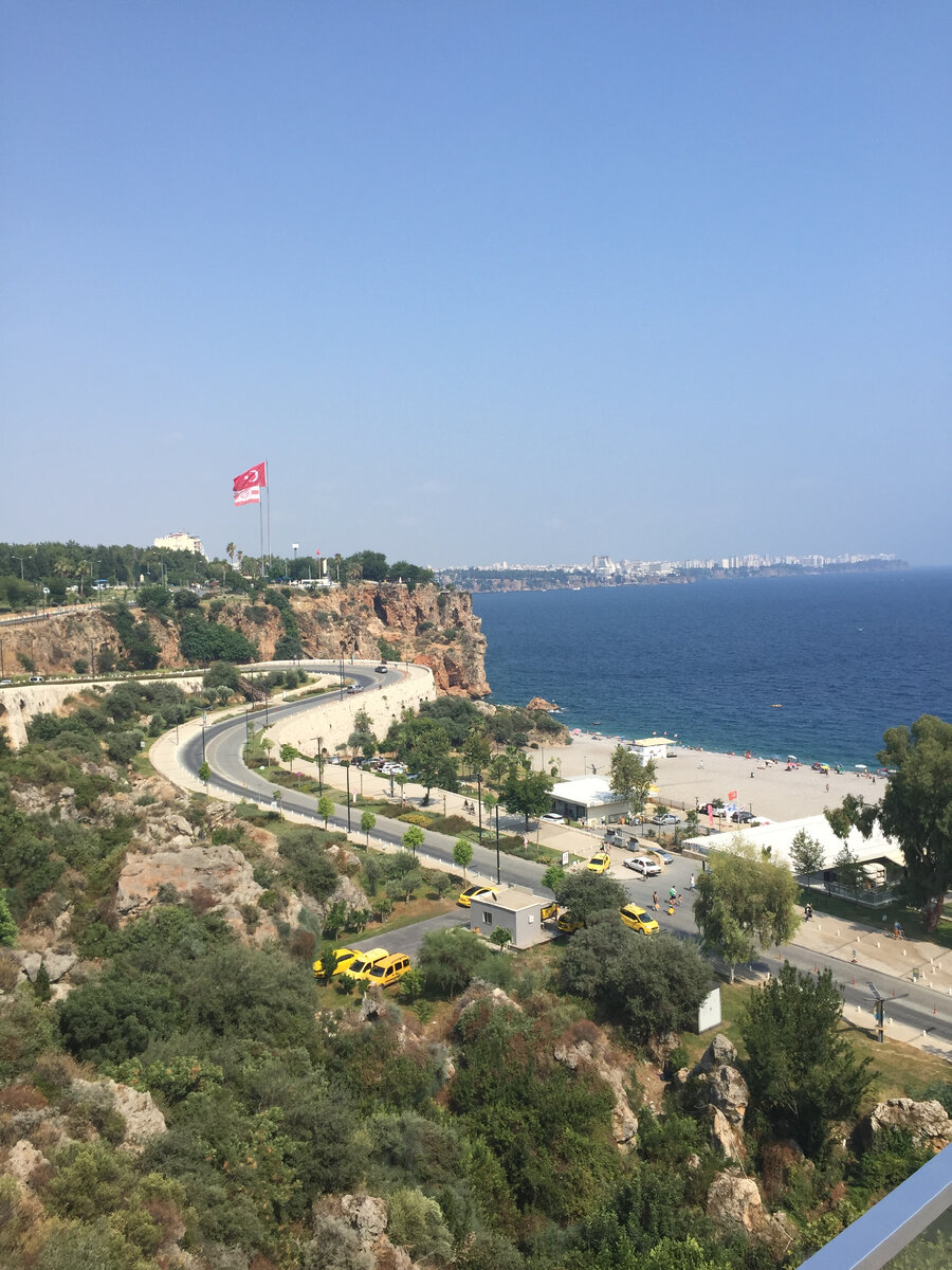 Скалистый берег Антальи