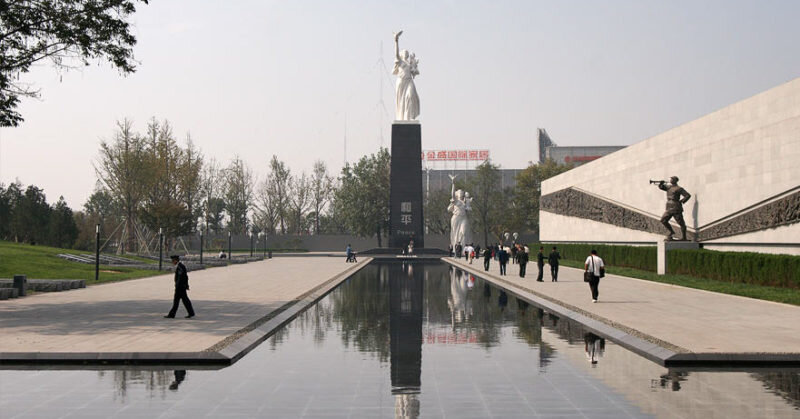 Мемориал в Нанкине
(источник: wwii.space/нанкинская-резня-или-японское-средне/