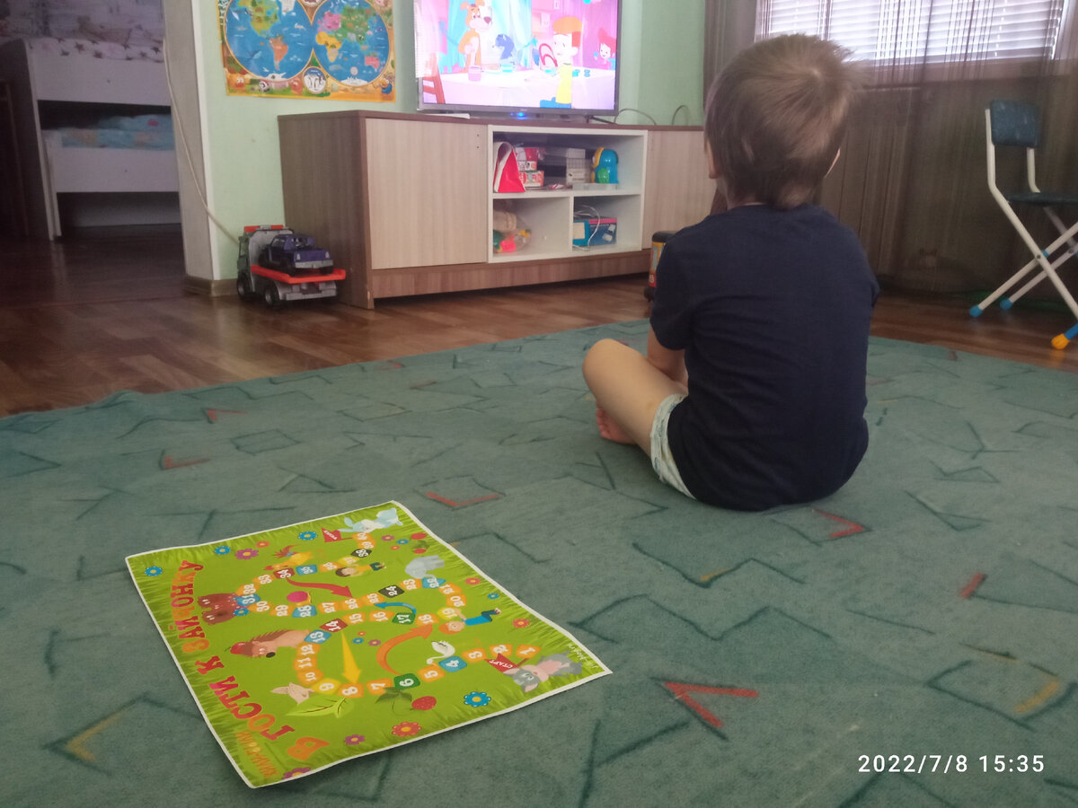 Тут ещё не лысый, материнская рука до волос ещё не добралась