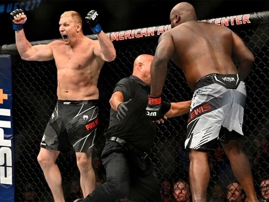     Сергей Павлович и Деррик Льюис