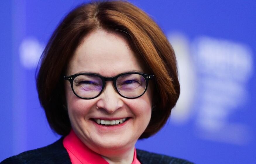    Центробанк разрешил банкам продавать больше долларов и евро россиянам