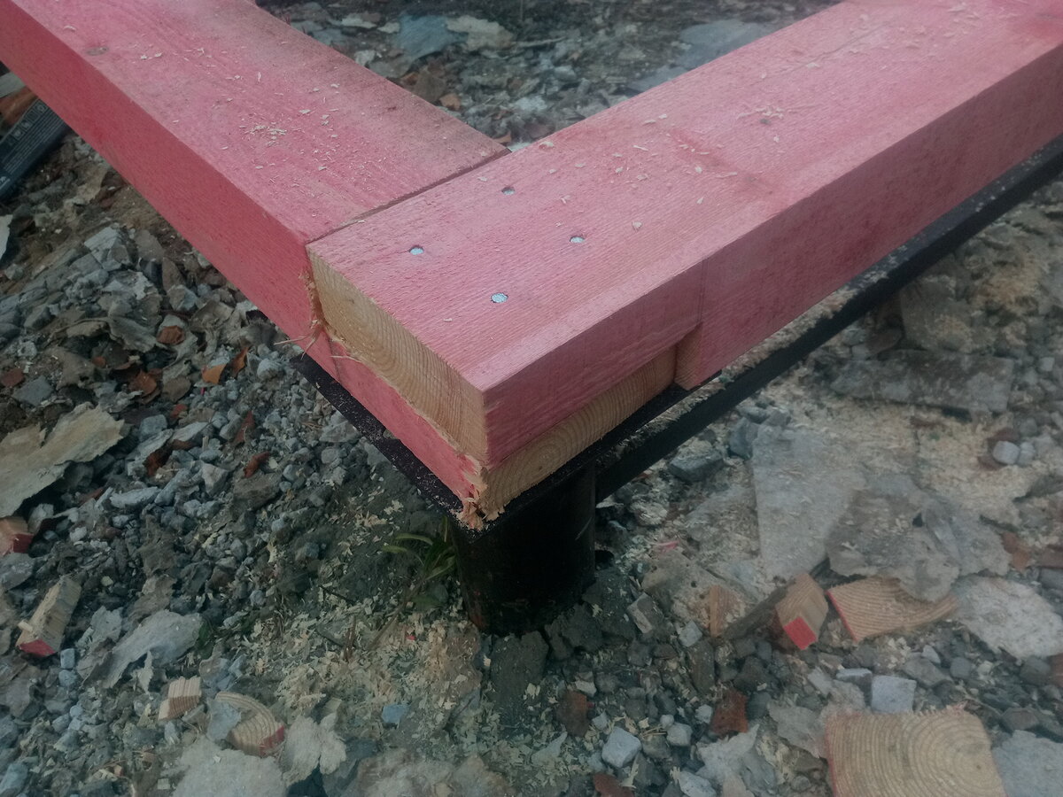 Угол нижней обвязки.