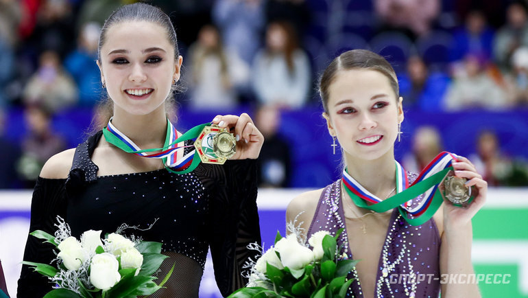    Самая щедро оцениваемая фигуристка России Камила Валиева и Ксения Синицына, идущая третьей на Гран-при в Перми.Дарья Исаева
