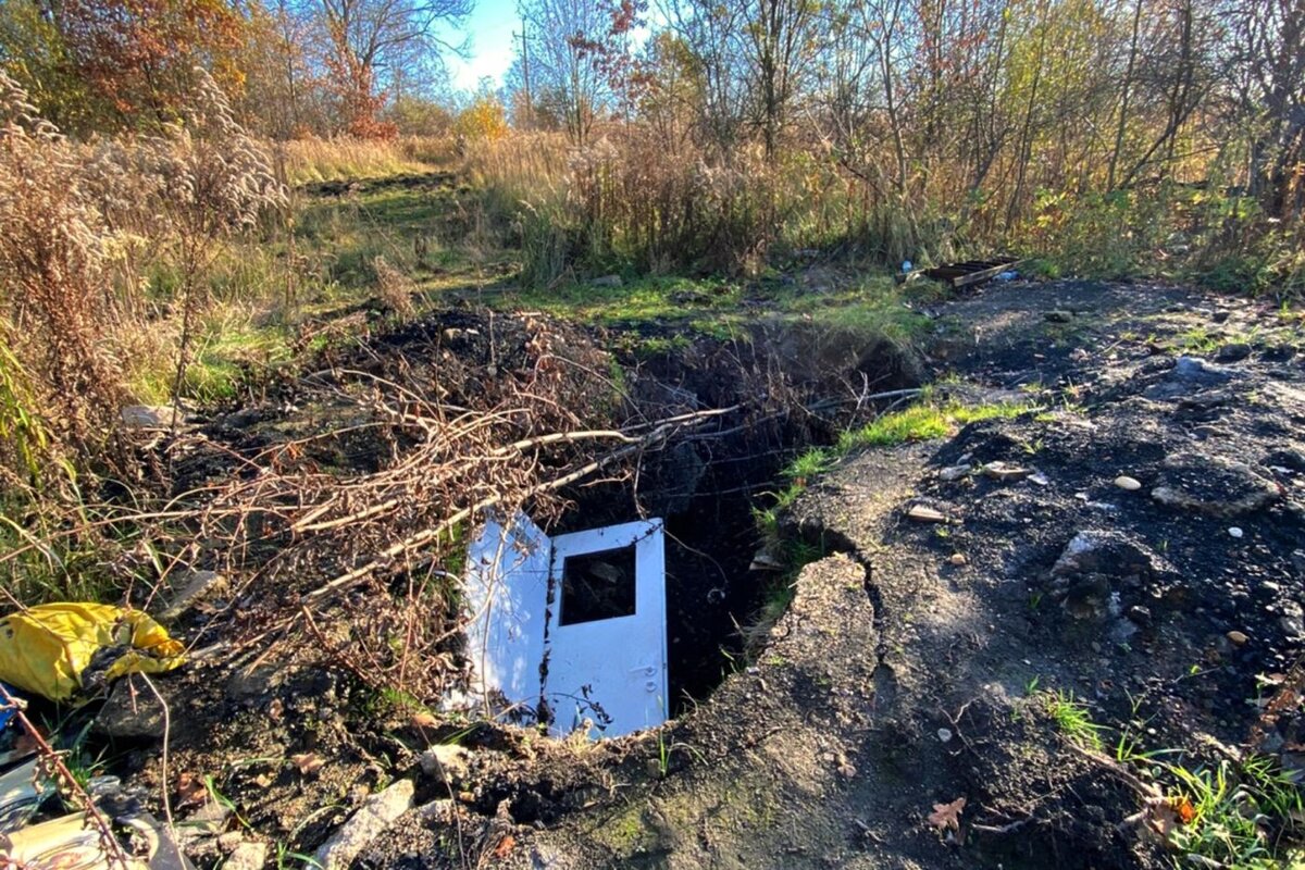 Теперь по всей Польше можно встретить вот такие ямы