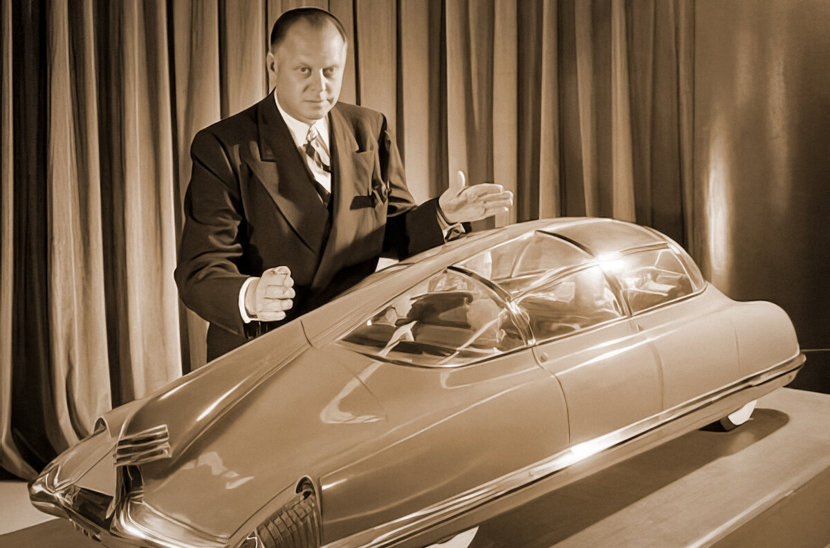    Харли Эрл   
General Motors