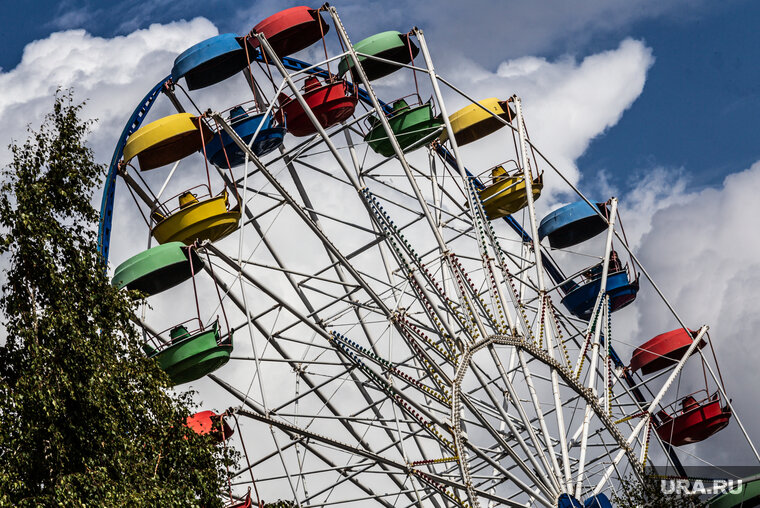    В новом колесе обозрения кабинки будут закрытыми