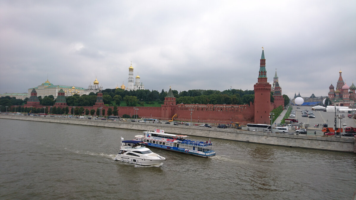 Фотография кремля хранится на компьютере по адресу c