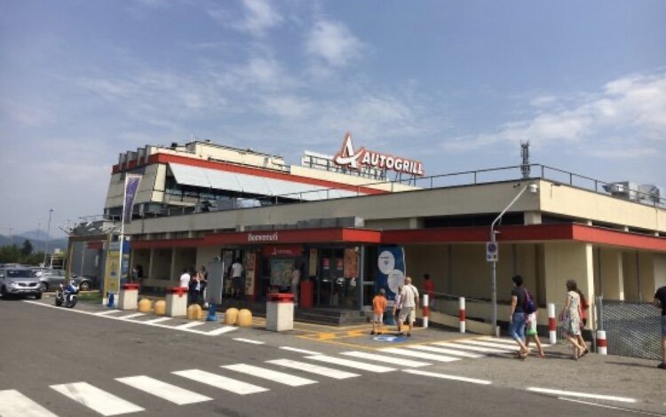 Оссининг город. Герберт роуд кингстоун. Автогриль франция. Over station. Haxby yorkshire.