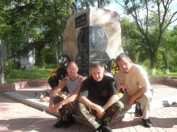 Да, это группа «Бачи» после концерта в Куйбышеве. Ваш покорный — справа.