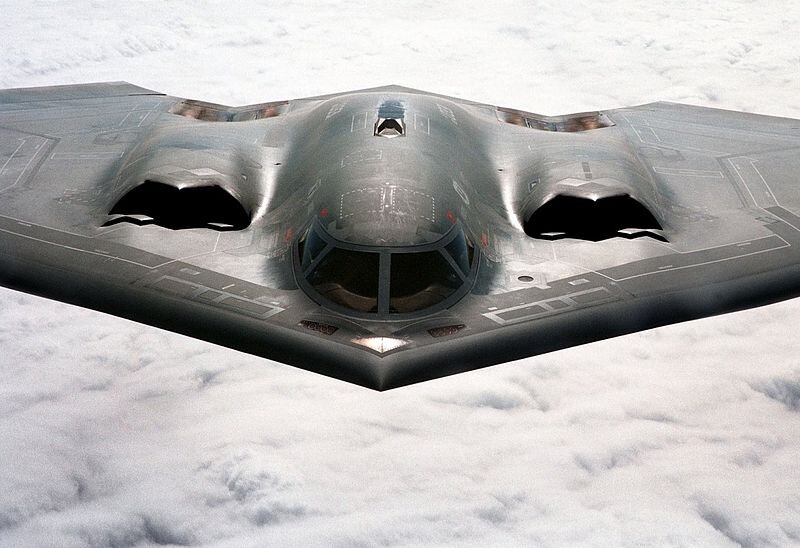 Источник фото: https://ru.wikipedia.org/wiki/Файл:B-2_Spirit_3.jpg