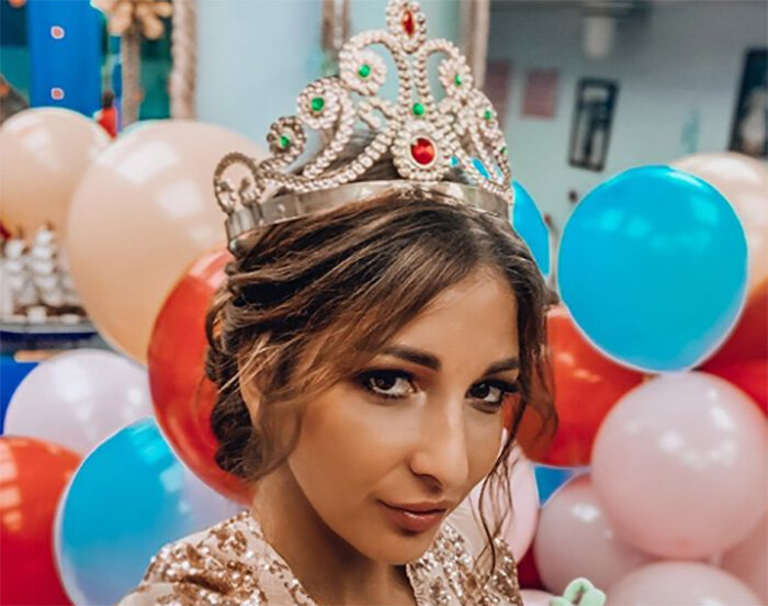 Яна Захарова