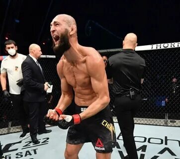 Чимаев рад своей новой победе.   фото:яндекс-картинки. 