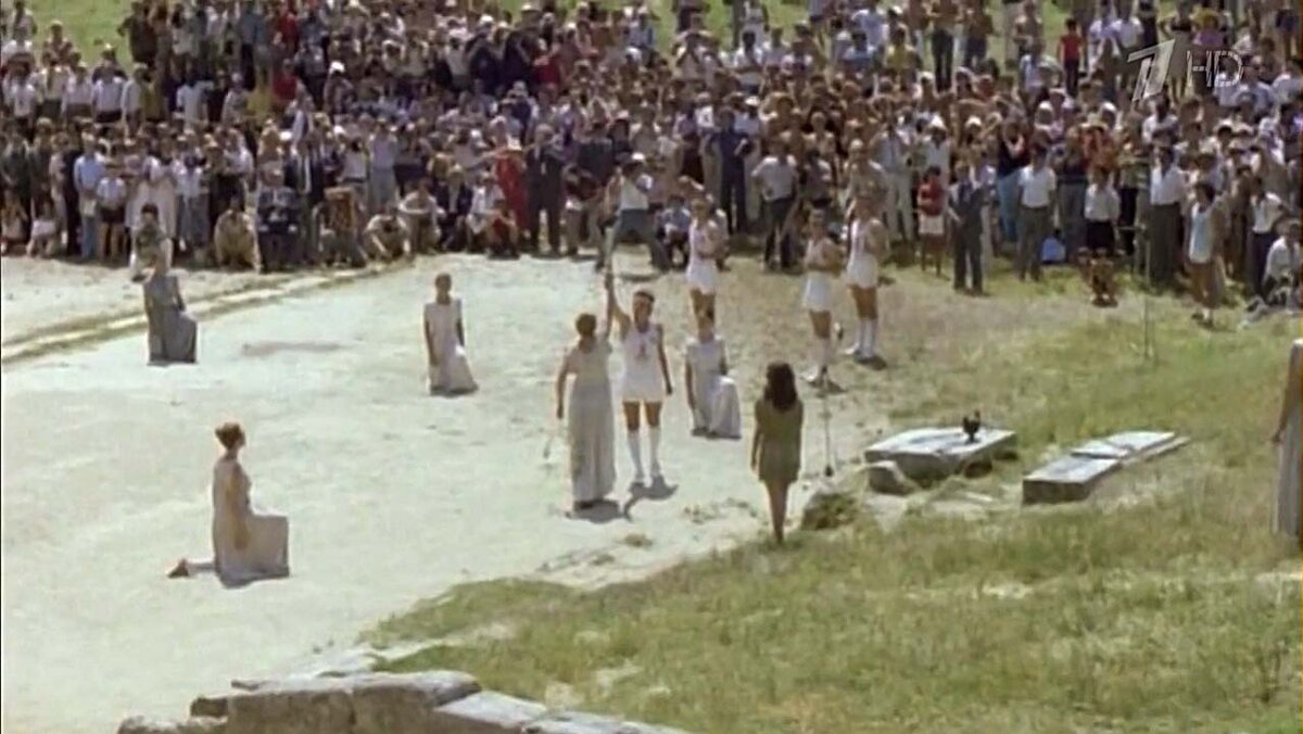 Олимпия в Греции. Церемония зажжения Олимпийского огня Игр XXII Олимпиады — кадр из документального фильма «Олимпиада-80. Больше, чем спорт»