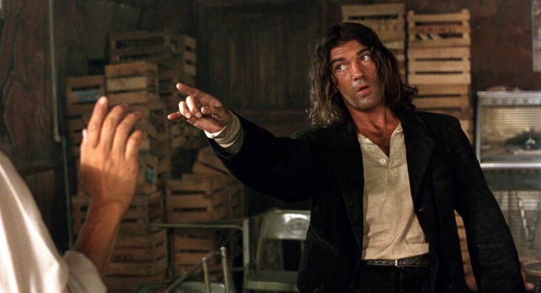 «Desperado», 1995 год. Как же мне нравился Бандерас с гитарой в фильме «Отчаянный». 25 лет прошло, между прочим… Источник изображения: https://www.kinopoisk.ru/ 