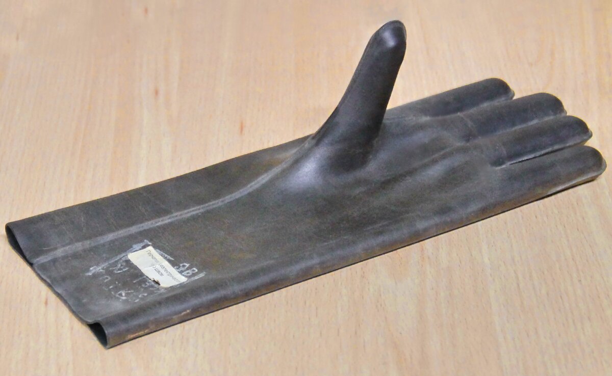 Диэлектрические перчатки Фото ООО Барт