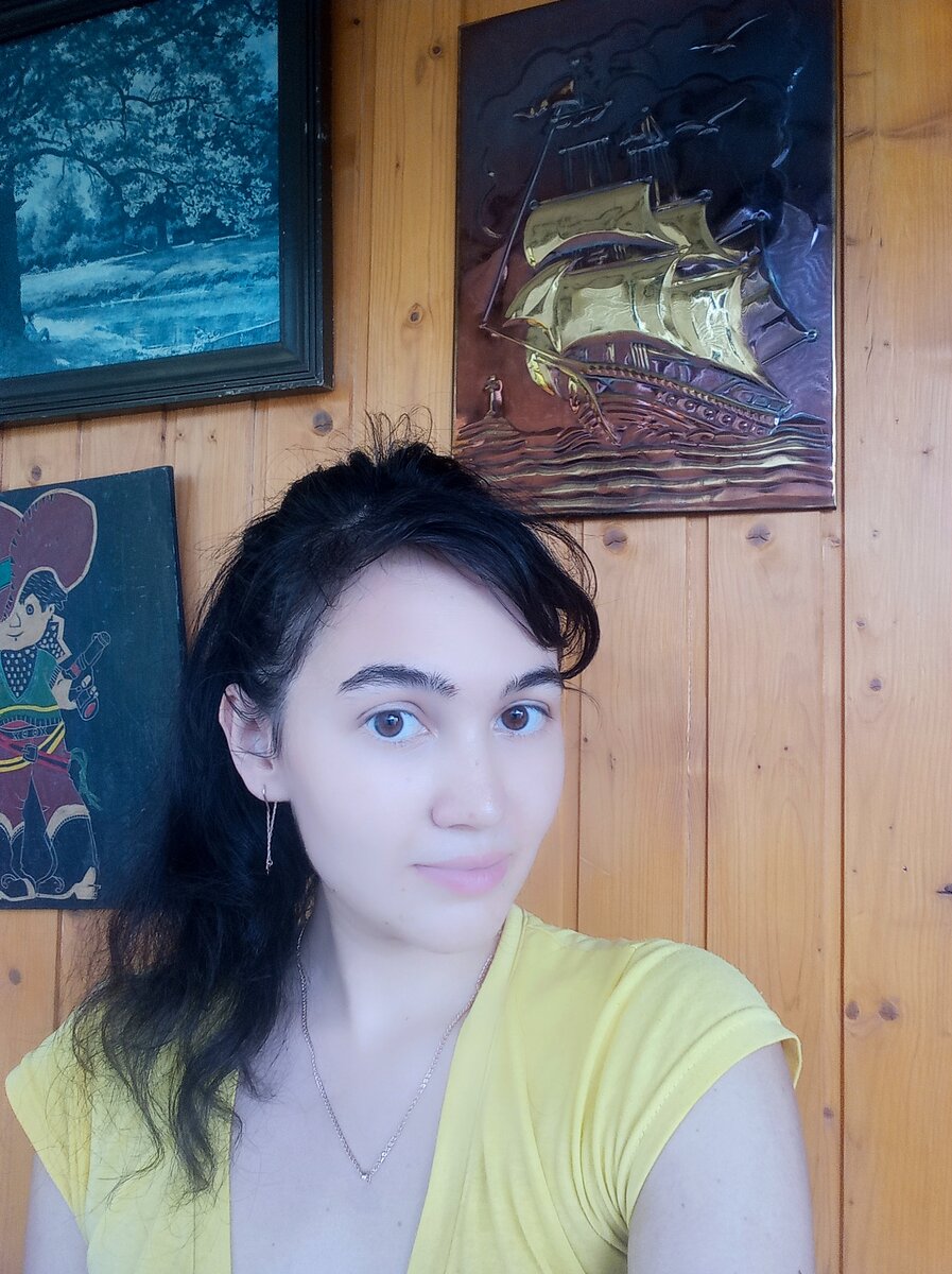 Стояла я на балконе, смотрела в окно и тут услышала крики с улицы...