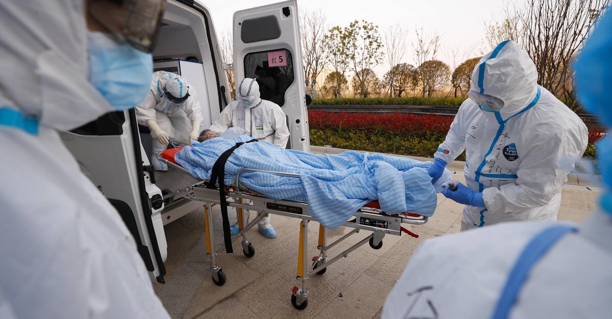 Транспортировка больного коронавирусом. Источник - Яндекс Картинки.