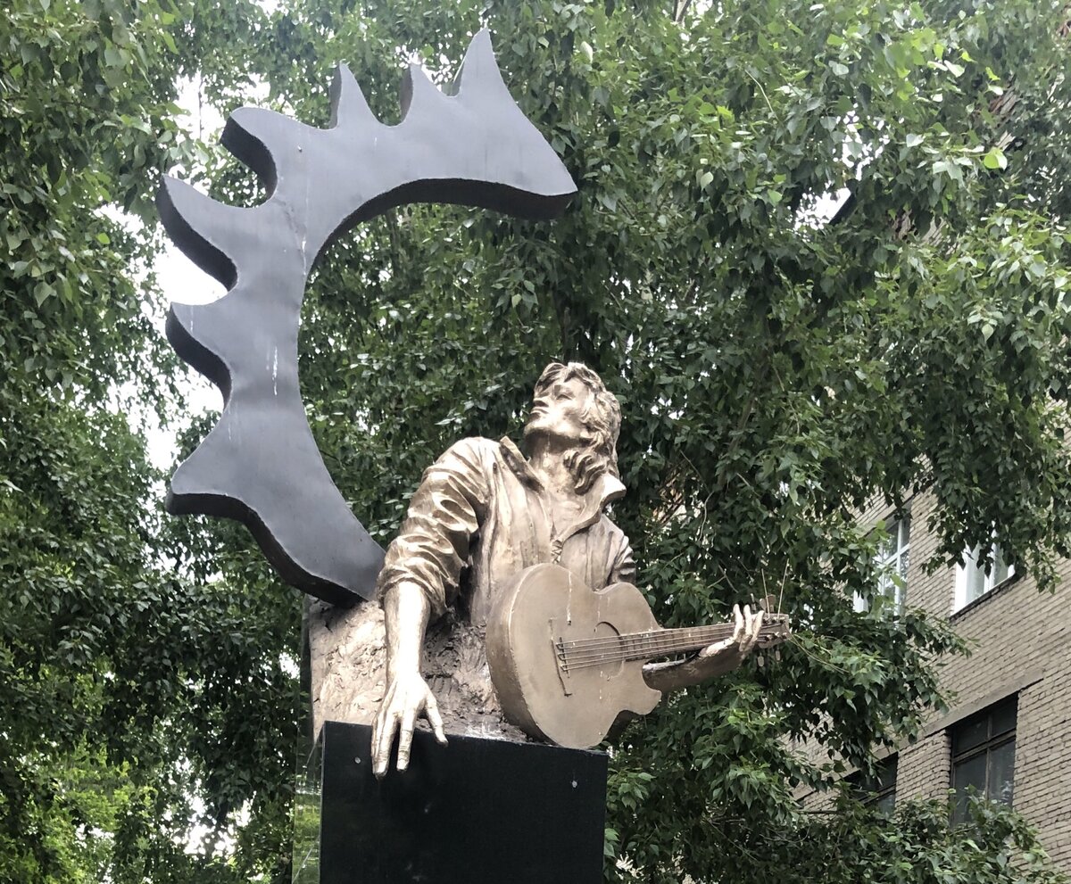 «Звезда по имени Солнце» сияет всем даже спустя 30 лет после смерти...