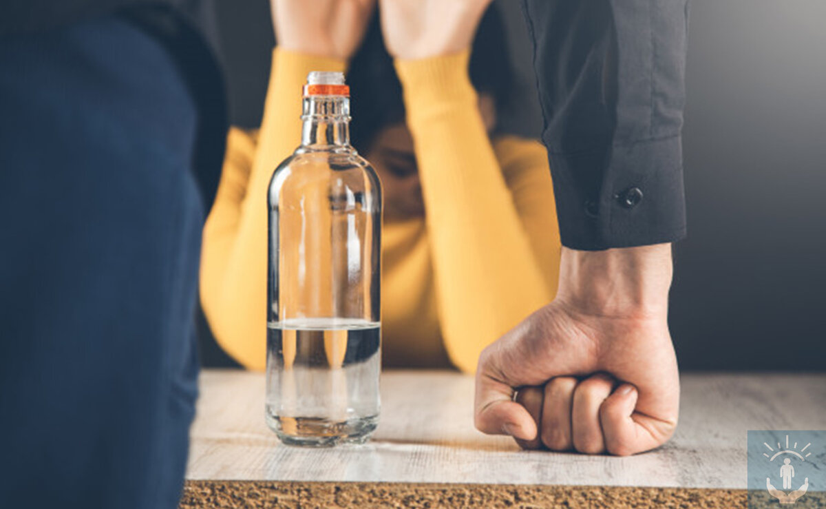 На время лечения ограничивается общение. Так получается разорвать созависимую связь.