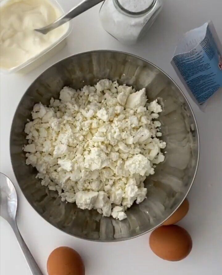  И так, На форму диаметром 21см потребуется Творог 450 - 500гр (жирность выбирайте на свое усмотрение) у меня 5%