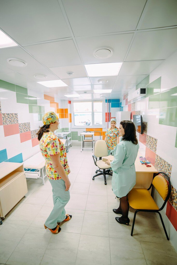 Очень мне нравятся яркие одежды врачей в последние годы. Это лучше, чем белые халаты! Фото из открытых источников.