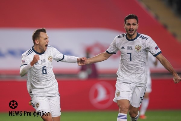 Радость Дениса Чернышева и Магомеда Аздоева после забитого мяча. 