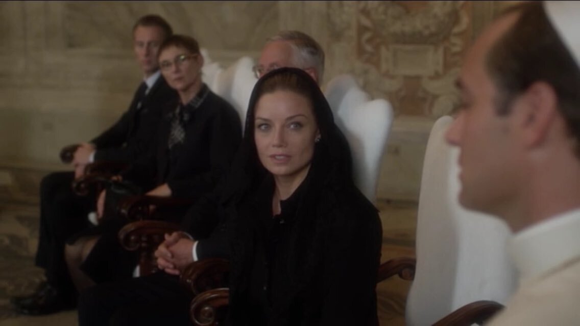 Я знаю. Я невероятно красив. Но давайте постараемся об этом забыть. (Фото из просторов Интернета. Кадр фильма "Молодой Папа")