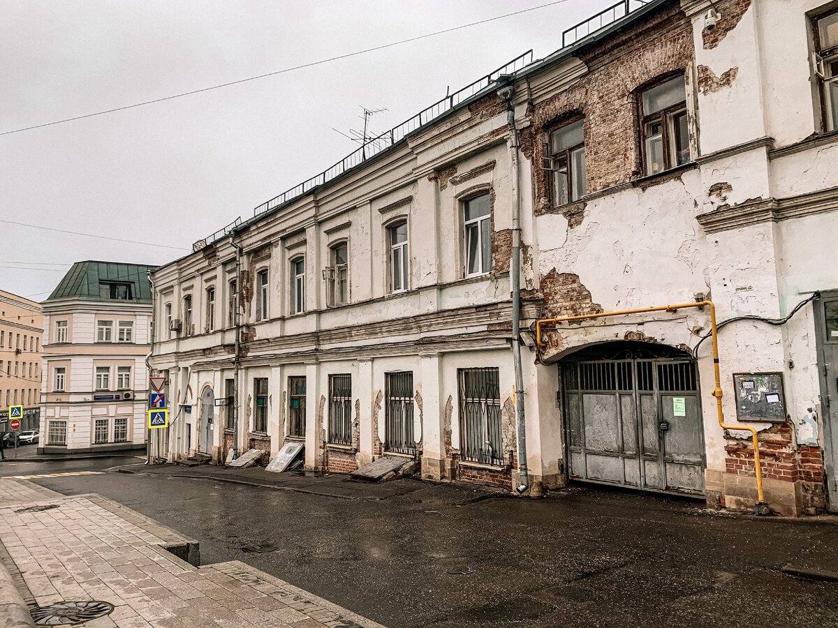 самое старое здание в москве сохранившиеся до наших дней