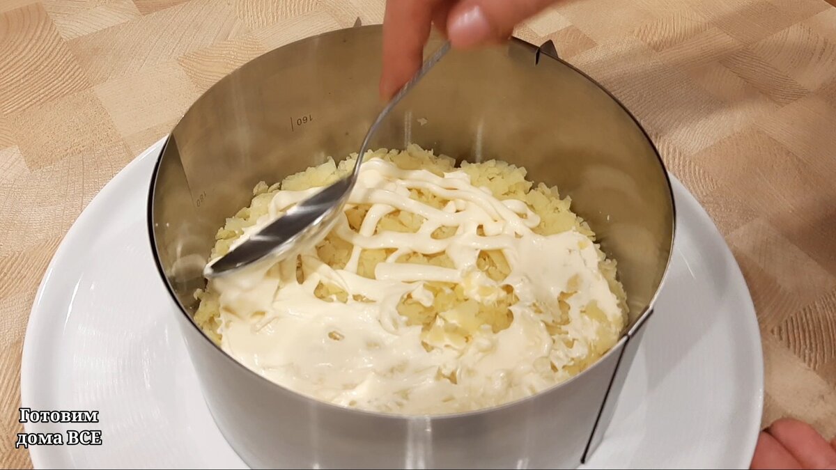 Первый слой картофель + майонез